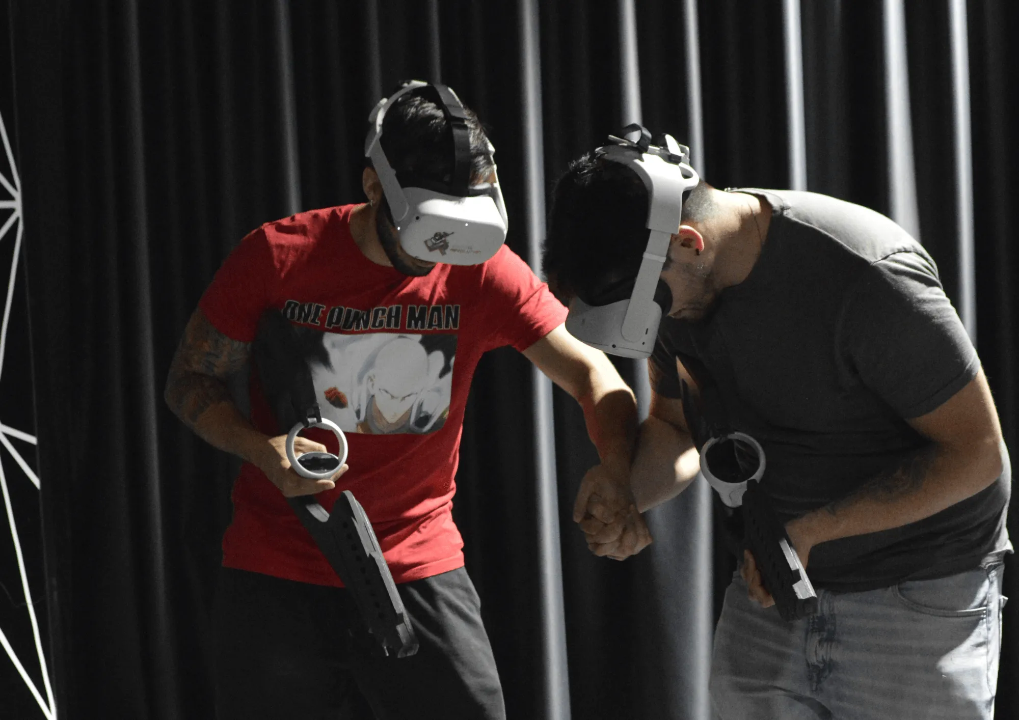 VR Airsoft - Virtual Revolution, equipo jugando unido
